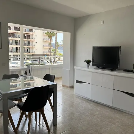 Hermoso De 3 En Con Piscina Y Jardin, Acceso A La Playa - Es-204-59 Apartment Roses